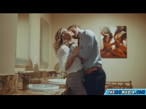 ❤️ Meta blonda busty seduces f'kamra tal-banju pubbliku ❌ Sess ta' kwalità fil-porn mt.bassaniluigi.ru ❌